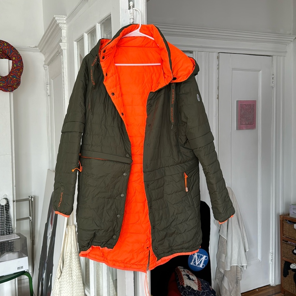Reversible and modular zip-off puffer jacket